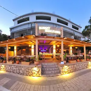 Guest house Sunset Boulevard, Qeparo